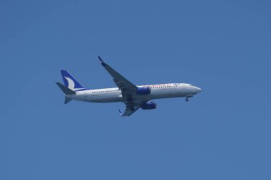 BALIKESIR, TURKIYE - 25 Haziran 2023: AnadoluJet Havayolları Boeing 737-8AS (34995) Balikesir Koca Seyit Havalimanı 'na indi