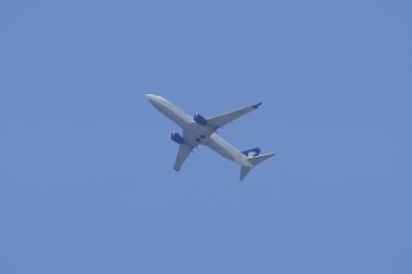 BALIKESIR, TURKIYE - JUNE 25, 2023: AnadoluJet Airlines Boeing 737-8AS (34995) take-off from Balikesir Koca Seyit Airport clipart