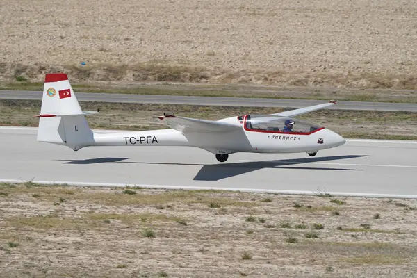 ESKISEHIR, TURKIYE - 17 Eylül 2023: Türkiye Havacılık Derneği PZL-Bielsko SZD-50-3 Puchacz (B-1727) Sivrihisar SHG Airshow 'da sergilendi