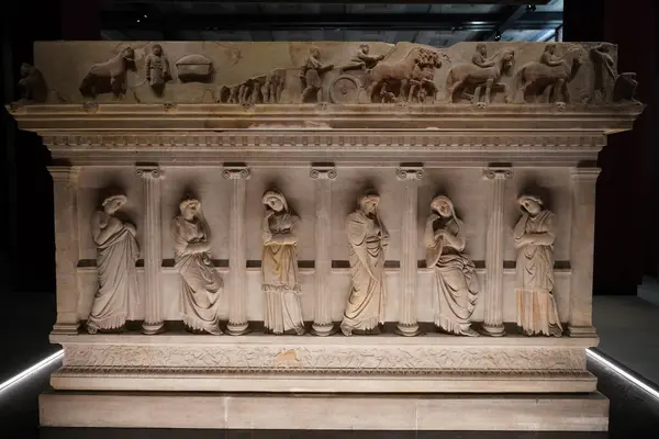 土耳其伊斯坦布尔 2023年7月13日 伊斯坦布尔考古博物馆哀悼妇女的石棺 — 图库照片