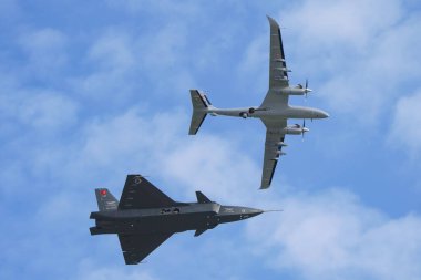 İSTANBUL, TURKIYE - 30 Nisan 2023: Baykar Bayraktar Kizilelma ve Akinci İstanbul Teknofest sırasında İstanbul Atatürk Havalimanı 'nda sergileniyor