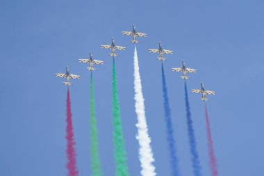 ISTANBUL, TURKIYE - MAYIS 01, 2023: Fursan Al Emarat, Birleşik Arap Emirlikleri Hava Kuvvetleri Aerobatik gösteri ekibi İstanbul Teknofest sırasında İstanbul Atatürk Havalimanı 'nda sergilendi