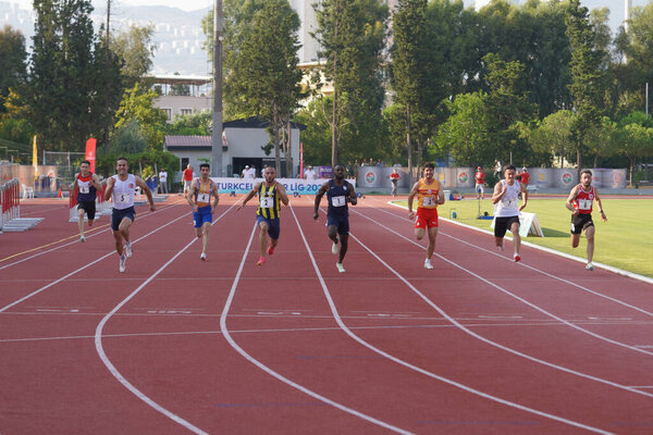 ИЗМИР, ТУРКИЙ - 04 июля 2023 года: Спортсмены, участвующие в соревнованиях Суперлиги в Измире Сеха Аксой