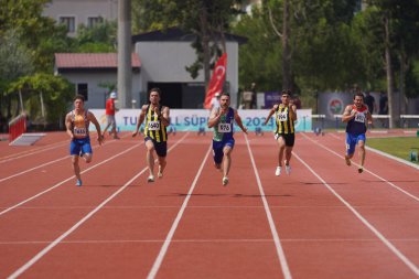 IZMIR, TURKIYE - Temmuz 05, 2023: İzmir Seha Aksoy Atletizm Alanındaki Süper Lig Yarışmaları sırasında 100 metre koşan sporcular