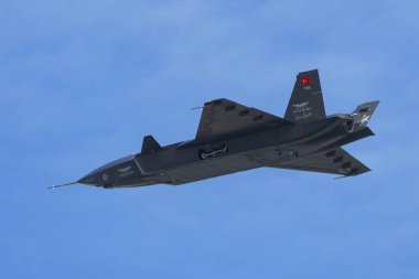 İSTANBUL, TURKIYE - 30 Nisan 2023: İstanbul Teknofest İstanbul 'u sırasında İstanbul Atatürk Havalimanı' nda Baykar Bayraktar Kizilelma görüntüsü