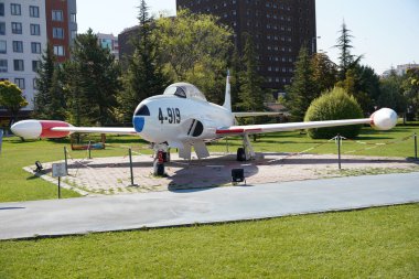 ESKISEHIR, TURKIYE - 17 Eylül 2023: Türk Hava Kuvvetleri Lockheed T-33A (29919) Vecihi Hurkus Havacılık Parkı 'nda sergilendi