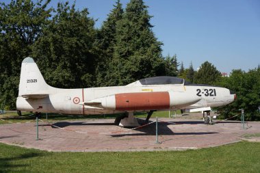 ESKISEHIR, TURKIYE - 17 Eylül 2023: Türk Hava Kuvvetleri Lockheed T-33A Kayan Yıldız (321) Vecihi Hurkus Havacılık Parkı 'nda sergilendi