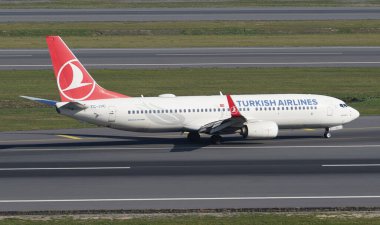 ISTANBUL, TURKIYE - NOVEMBER 05, 2022: Türk Havayolları Boeing 737-8F2 (42005) İstanbul Uluslararası Havaalanına indi