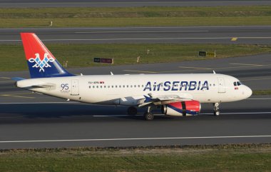 ISTANBUL, TURKIYE - Kasım 05, 2022: Air Serbia Airbus A319-132 (3911) İstanbul Uluslararası Havaalanına indi