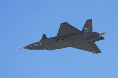 İSTANBUL, TURKIYE - 30 Nisan 2023: İstanbul Teknofest İstanbul 'u sırasında İstanbul Atatürk Havalimanı' nda Baykar Bayraktar Kizilelma görüntüsü