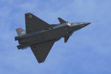 İSTANBUL, TURKIYE - 30 Nisan 2023: İstanbul Teknofest İstanbul 'u sırasında İstanbul Atatürk Havalimanı' nda Baykar Bayraktar Kizilelma görüntüsü