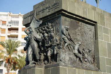 İzmir, TURKIYE - 22 Ekim 2023: Cumhuriyet Meydanı, Alsancak Kasabası İzmir Atatürk Anıtı