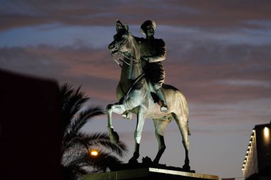 İzmir, TURKIYE - 22 Ekim 2023: Cumhuriyet Meydanı, Alsancak Kasabası İzmir Atatürk Anıtı