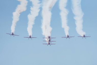 ISTANBUL, TURKIYE - Mayıs 01, 2023: Fas Marche Verte - İstanbul Teknofest sırasında İstanbul Atatürk Havalimanı 'nda Yeşil Mart akrobatik gösteri ekibi