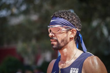 IZMIR, TURKIYE - 5 Temmuz 2023: Yasmani Copello İzmir Seha Aksoy Atletizm Alanında Süper Lig Yarışmaları sırasında koşuyor