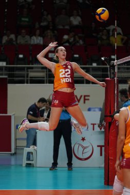 ISTANBUL, TURKIYE - 28 Ekim 2023: Burhan Felek Spor Salonu 'nda oynanan Galatasaray Daikin-PTT Türkiye Sultanlar Ligi karşılaşmasında Heather Gneiting ısınma turu