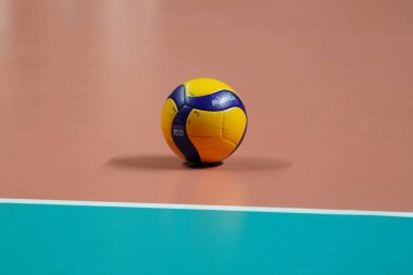 ISTANBUL, TURKIYE - 28 Ocak 2024: Mikasa V2000W Fenerbahçe Opet - Beşiktas Ayos Türk Sultanlar Ligi maçı Burhan Felek Spor Salonu