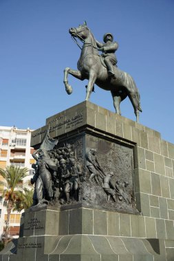 İzmir, TURKIYE - 22 Ekim 2023: Cumhuriyet Meydanı, Alsancak Kasabası İzmir Atatürk Anıtı