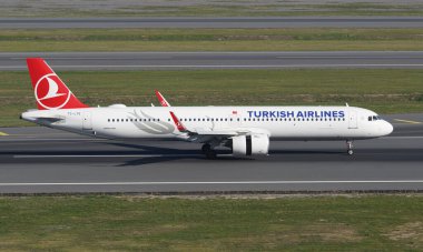 ISTANBUL, TURKIYE - NOVEMBER 05, 2022: Türk Havayolları Airbus A321-271NX (10259) İstanbul Uluslararası Havaalanına indi