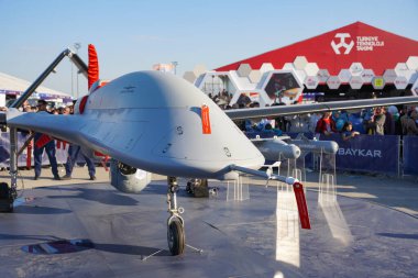 ISTANBUL, TURKIYE - MAYIS 01, 2023: Baykar Bayraktar TB3 İstanbul Teknofest İstanbul Atatürk Havalimanı sırasındaki görüntüsü