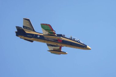 ISTANBUL, TURKIYE - 30 Nisan 2023: Fursan Al Emarat, Birleşik Arap Emirlikleri Hava Kuvvetleri Aerobatik Gösteri Ekibi Teknofest İstanbul sırasında İstanbul Atatürk Havalimanı 'nda sergilendi