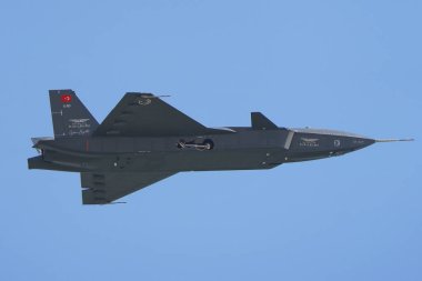 İSTANBUL, TURKIYE - 30 Nisan 2023: İstanbul Teknofest İstanbul 'u sırasında İstanbul Atatürk Havalimanı' nda Baykar Bayraktar Kizilelma görüntüsü