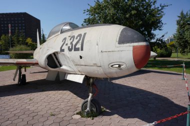 ESKISEHIR, TURKIYE - 17 Eylül 2023: Türk Hava Kuvvetleri Lockheed T-33A Kayan Yıldız (321) Vecihi Hurkus Havacılık Parkı 'nda sergilendi