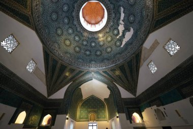 KONYA, TURKIYE - 17 Aralık 2023: Konya 'da Karatay Madrasa Kubbesi