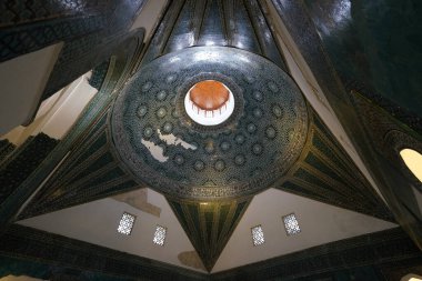 KONYA, TURKIYE - 17 Aralık 2023: Konya 'da Karatay Madrasa Kubbesi