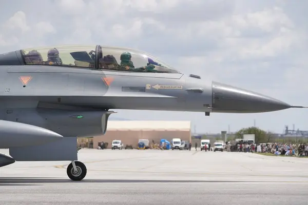 stock image KONYA, TURKIYE - MAY 09, 2023: Turkish Air Force General Dynamics F-16D Fighting Falcon (4S-16) taxiing in Konya Airport during Anatolian Eagle Air Force Exercise