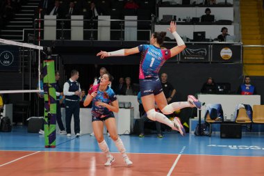 ISTANBUL, TURKIYE - 29 Kasım 2023: Helena Cazaute Vakıfbank, Vero Volley Milano CEV Şampiyonlar Ligi Voleybol Ligi karşılaşmasından önce Vakıfbank Spor Salonu 'nda ısınıyor