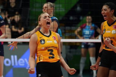 ISTANBUL, TURKIYE - 29 Kasım 2023: Vakifbank 'ta Cansu Özbay, Vakıfbank' ta Vero Volley Milano CEV Şampiyonlar Ligi Volesi Şampiyonlar Ligi karşılaşması