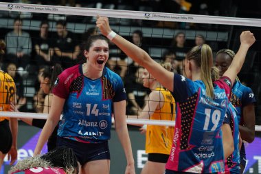 ISTANBUL, TURKIYE - 29 Kasım 2023: Vakifbank 'ta Dana Rettke' ye karşı Vero Volley Milano CEV Şampiyonlar Ligi Volley maçı Vakifbank Spor Salonu 'nda