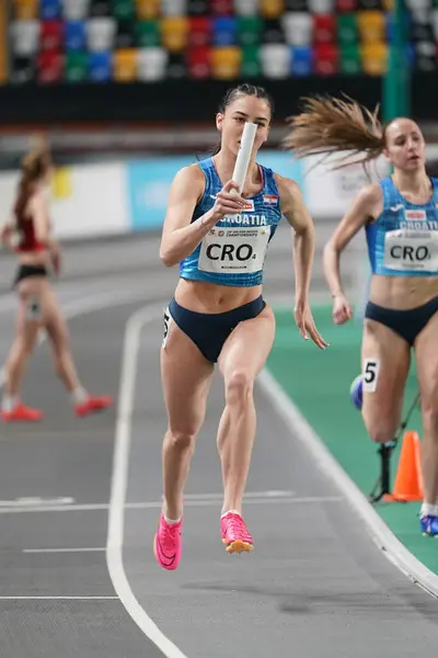 stock image ISTANBUL, TURKIYE - FEBRUARY 10, 2024: Athletes running 4x400 metres relay during Balkan Athletics Championships in Atakoy Athletics Arena