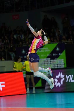 ISTANBUL, TURKIYE - 19 Mart 2024: Helena Cazaute, Burhan Felek Spor Salonu 'nda Fenerbahçe Opet, Vero Volley Milano CEV Şampiyonlar Ligi Voleybol Ligi Şampiyonlar Ligi karşılaşmasında görev yapıyor