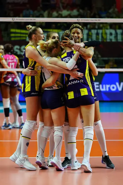 stock image ISTANBUL, TURKIYE - MARCH 19, 2024: Fenerbahce Opet players celebrating score point during Vero Volley Milano CEV Champions League Volley match in Burhan Felek Sport Hall