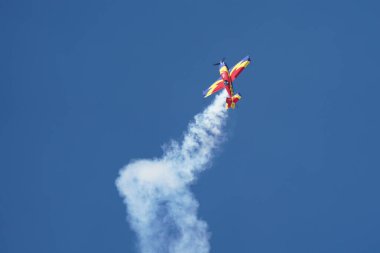 ESKISEHIR, TURKIYE - 16 Eylül 2023: Romen Hawks Aerobik Takımı Ekstra 330SC Sivrihisar SHG Airshow 'da sergilendi