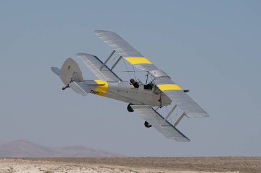 ESKISEHIR, TURKIYE - 16 Eylül 2023: M.S.O Air and Space Museum de Havilland DH-82 Tiger Moth (83900) Sivrihisar SHG Airshow 'da sergilendi