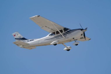 ESKISEHIR, TURKIYE - 17 Eylül 2023: Er Cessna 182T Skylane Sivrihisar SHG Airshow 'da sergilendi
