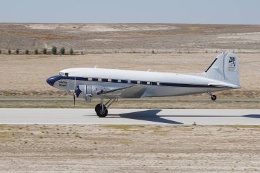 ESKISEHIR, TURKIYE - 16 Eylül 2023: M.S.O Air and Space Museum Douglas DC-3A (2204) Sivrihisar SHG Airshow 'da sergilendi