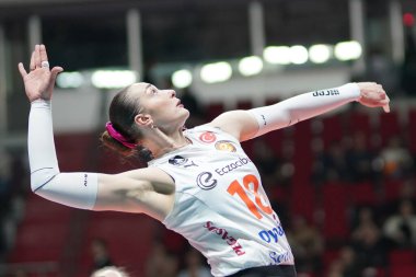 ISTANBUL, TURKIYE - 21 Şubat 2024: Eczacibasi Dynavit, Savino Del Bene Scandicci 'ye karşı Burhan Felek Spor Salonu' nda oynanan Şampiyonlar Ligi Volesi karşılaşmasından önce Irina Voronkova ısındı