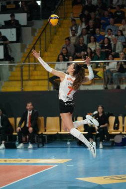 ISTANBUL, TURKIYE - APRIL 04, 2024: Hande Baladin Vakıfbank vs Eczacibasi Dynavit Turkish Sultanlar Ligi karşılaşmasında Vakıfbank Spor Salonu 'nda görev yapıyor