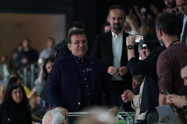 ISTANBUL, TURKIYE - Nisan 04, 2024: Vakıfbank 'ta İstanbul Belediye Başkanı Ekram İmamoğlu, Vakıfbank' ta Eczacibasi Dynavit Türk Sultanlar Ligi karşılaşmasına karşı