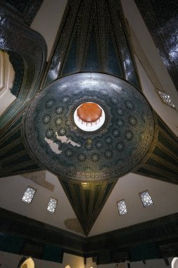 KONYA, TURKIYE - 17 Aralık 2023: Konya 'da Karatay Madrasa Kubbesi