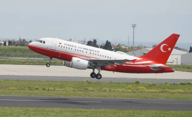 ISTANBUL, TURKIYE - 29 Nisan 2023: Türk Devlet Airbus A318-112 ELITE (3751) İstanbul Atatürk Havalimanı 'ndan kalkış