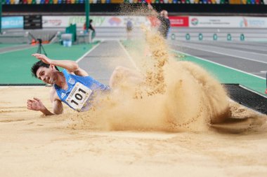 ISTANBUL, TURKIYE - 10 Şubat 2024: Atakoy Atletizm Arenasında düzenlenen Balkan Atletizm Şampiyonası sırasında tanımlanamayan atlet