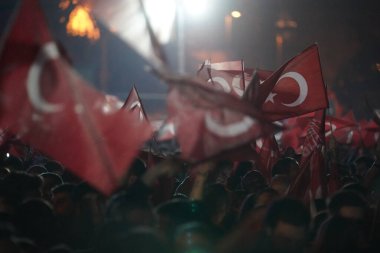 İSTANBUL, TÜRKİYE - 31 Mart 2024: CHP Adayı Ekrem İmamoğlu 'nun yeniden seçilmesini İnsanlar Kutladı