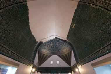 KONYA, TURKIYE - 17 Aralık 2023: Konya 'da Karatay Madrasa Kubbesi