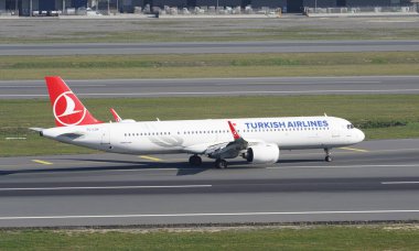 ISTANBUL, TURKIYE - NOVEMBER 05, 2022: Türk Havayolları Airbus A321-271NX (9138) İstanbul Uluslararası Havaalanına indi