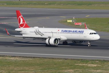 ISTANBUL, TURKIYE - NOVEMBER 05, 2022: Türk Havayolları Airbus A321-271NX (10259) İstanbul Uluslararası Havaalanına indi